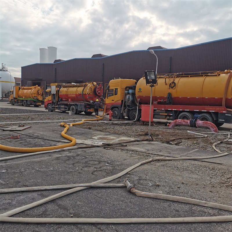 松潘污水池清理